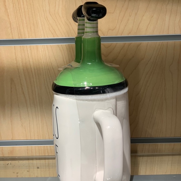 Rae Dunn Kiss me Irish ☘️ Mug - Picture 3 of 6